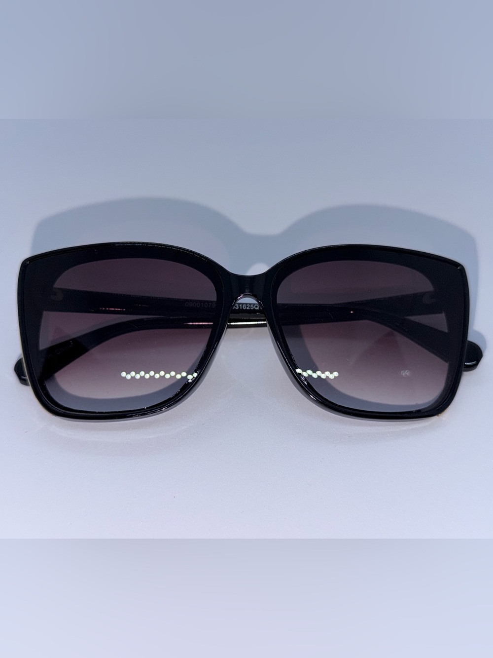 Women's Black Oversized Square Sunglasses with Gradient Lenses